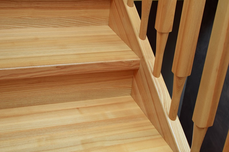Treppe aus Eschenholz
